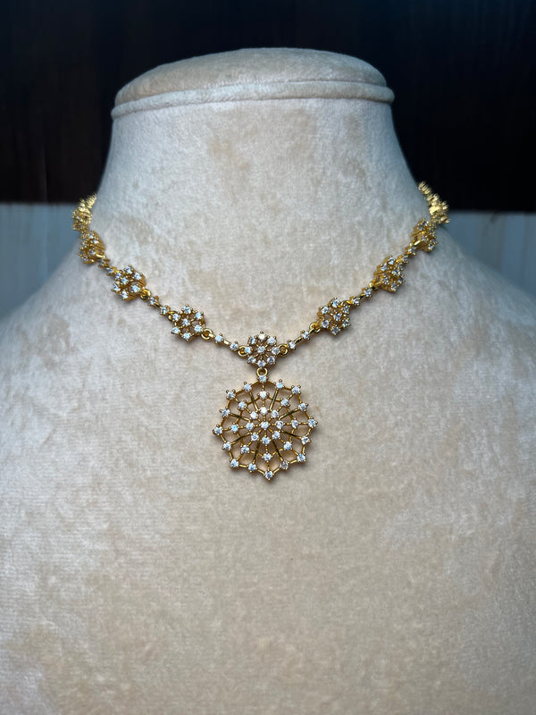 Simple golden set with mini diamond stones