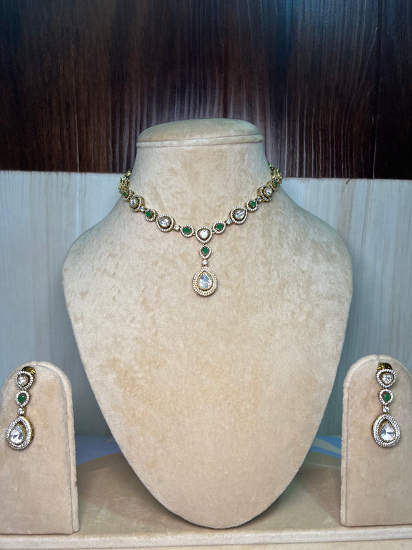 Minimal Kundan and green stone set