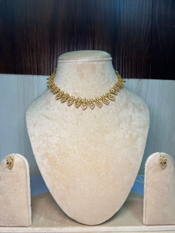 Minimal golden set with diamond stones
