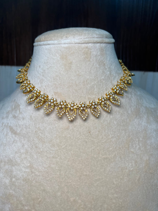Minimal golden set with diamond stones
