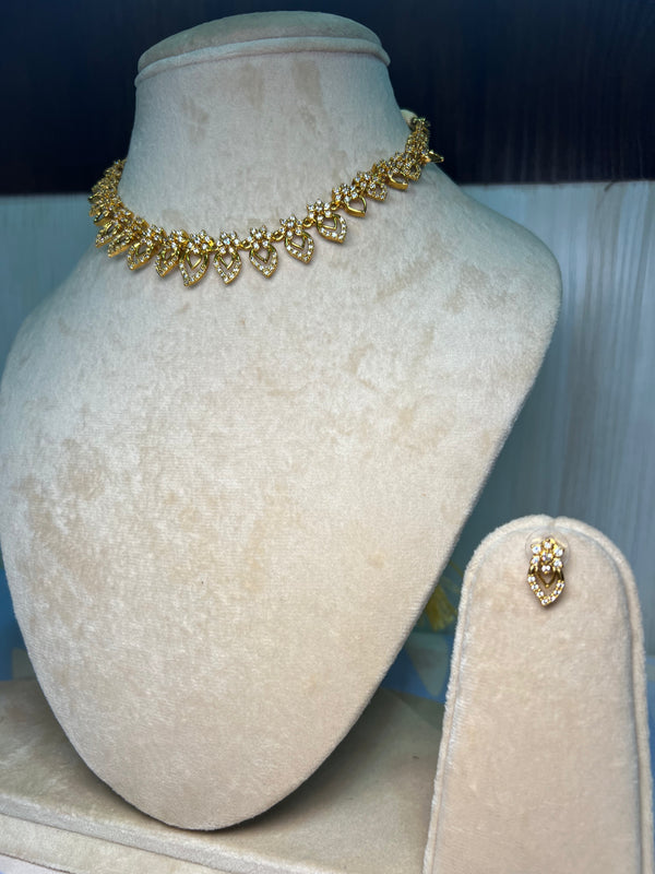 Minimal golden set with diamond stones