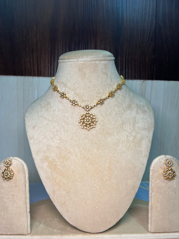 Simple golden set with mini diamond stones