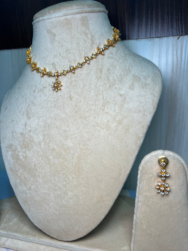 Minimal simple golden diamond set