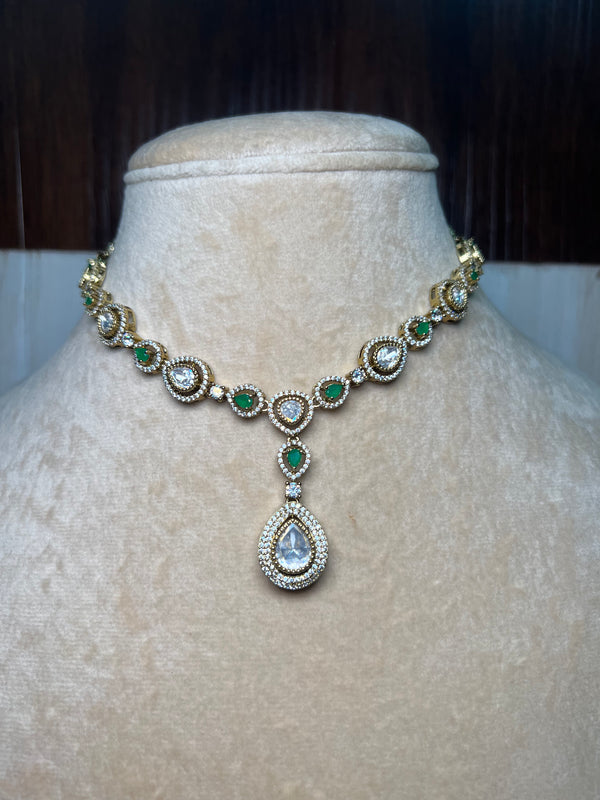 Minimal Kundan and green stone set