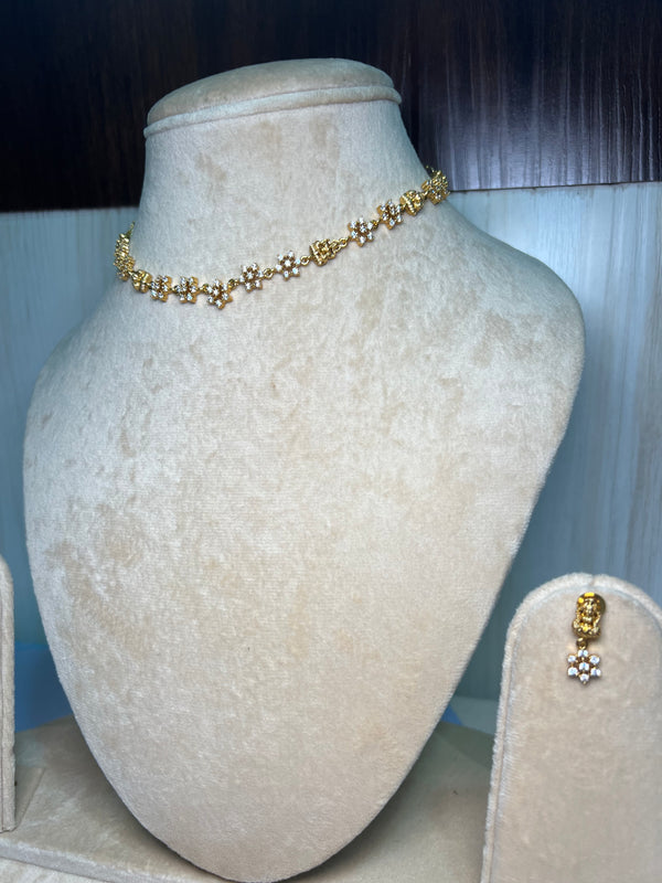 Minimal gold and diamond set